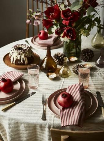 kausiluonteinen talvijuhla koristelu pöytä kukat granaattiomena tulipunainen starlets hylly arvostus