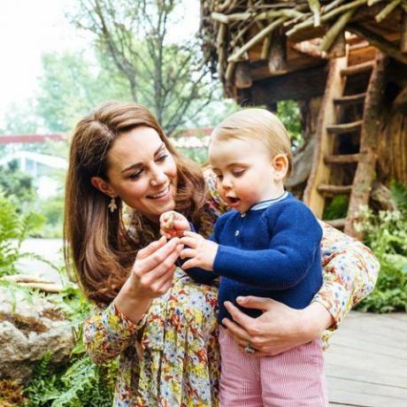 Kate Middleton tarjoaa Prince George, Princess Charlotte ja Prince Louise yksityisen kiertueen Back to Nature -puutarhaan