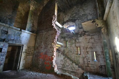 160 vuotta vanha linnake myytävänä Walesissa