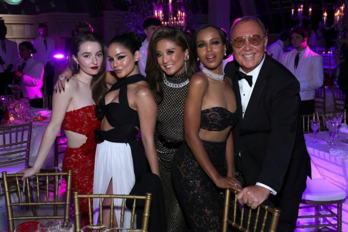 kaitlyn dever, vanessa hudgens, ashley park, kerry washington ja michael kors