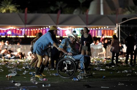 Tarinoita sankariteollisuudesta Massa-ammunnan aikana Las Vegasissa