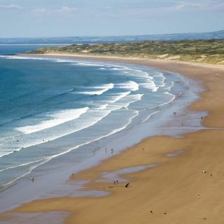 rhossilin ranta, gowerin niemimaa, lähellä Swanseaa, etelä-wales, uk valokuva maantiedon perusteella photosuniversal images group via Getty Images