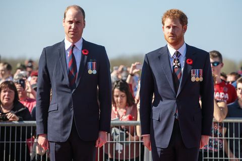 vimy, ranska 09 huhtikuu l r prinssi William, cambridgen herttua ja prinssi Harry saapuvat Kanadan kansalliseen vimy-muistomerkkiin 9. huhtikuuta 2017 vimyssä, Ranskassa Walesin prinssi, Cambridge ja prinssi Harry sekä Kanadan pääministeri Justin Trudeau ja Ranskan presidentti Francois Hollande osallistuvat 100-vuotisjuhlaan Kanadan kansallisessa Vimyssa muistomerkki Vimy Ridge -taistelu käytiin WW1: n aikana osana arras-taistelun alkuvaihetta, vaikka brittiläinen johti sitä enimmäkseen Kanadan joukkojen taistelussa taylorgetty kuvia