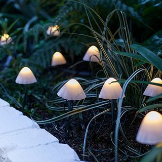 Lights4fun 12 sienen setti aurinkokennolla koristeellinen puutarhavalaisin vihreä kaapeli lämmin valkoinen LED IP44 vedenpitävä