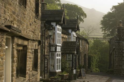 vieraile Peak District uk edale nag's head pubissa