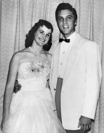 Elvis Presley ja Dixie Locke Memphiksessä 1955 järjestetyssä prom