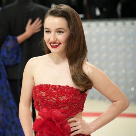 kaitlyn dever met gala