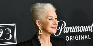 los angeles, kalifornia 2. joulukuuta helen mirren osallistuu los angelesin paramountsin ensi-iltaan 1923 klo. hollywood amerikkalainen legioona 2. joulukuuta 2022 los angelesissa, kaliforniassa valokuva: robin l marshallfilmmagic