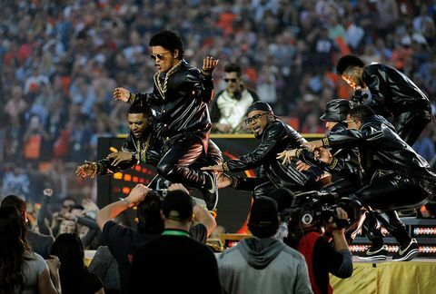 santa clara, noin 07 helmikuu bruno mars esiintyy pepsi super bowl 50 puoliajan show'n aikana Levis-stadionilla 7. helmikuuta 2016 Santa Clarassa, Kaliforniassa valokuva fokuksen mukaan sportgetty-kuviin