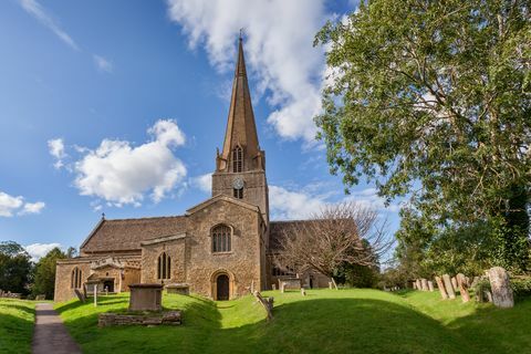 Missä Downton Abbey kuvattiin? Bampton, Pyhän Marian kirkko