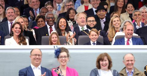 Lontoo, Englanti kesäkuu 04 l r catherine, cambridgen herttuatar, cambridgen prinsessa charlotte, cambridgen prinssi George, prinssi William, cambridgen herttuatar paddington bear ja hm the Queen näytöllä platinajuhlissa Buckinghamin palatsin edessä olevassa palatsissa 04.6.2022 Lontoossa, Englannissa platina Elizabeth ii: n juhlapäivää vietetään 2.–5. kesäkuuta 2022 Isossa-Britanniassa ja Kansainyhteisössä kuningatar Elizabethin liittymisen 70-vuotispäivänä. ii 6. helmikuuta 1952 valokuva chris jackson wpa poolgetty images 04. kesäkuuta 2022 Lontoossa, Englannissa Elizabeth ii: n platinajuhlapäivää vietetään alkaen 2. kesäkuuta - 5. kesäkuuta 2022 Isossa-Britanniassa ja Kansainyhteisössä kuningatar Elizabeth II: n liittymisen 70-vuotispäivän kunniaksi 6. helmikuuta 1952 valokuva: chris jacksongetty kuvia