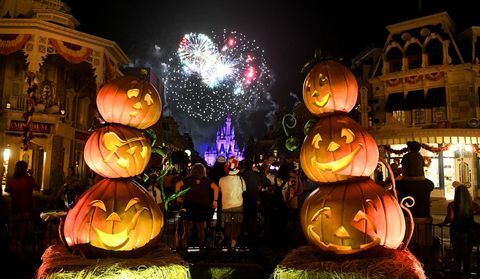 Paras-halloween-festivaaleilla-Mickeys-ei-niin-pelottava-halloween-juhlat