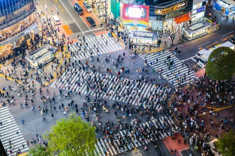 Kuuluisa Shibuya-kävelytie, Tokio, Japani