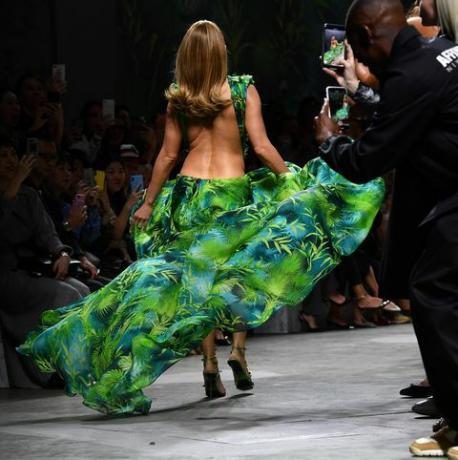Versace - kiitotie - Milanon muotiviikko kevät / kesä 2020