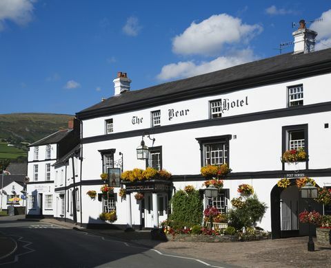 The Bear Hotel, Crickhowell. Brecon Beaconsin kansallispuisto, Powys, Wales.