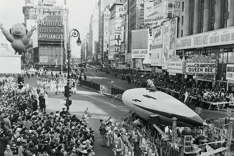 1955 kiitospäivän paraati, väkijoukkoja
