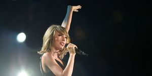 Taylor laulaa toista lauluntekijää ja musiikkitähti taylor swift esiintyy Lincolnin talouskentällä, philadelphia kuva: jeremy drey 6132015 kuva: jeremy dreymedianews groupreading eagle via getty kuvia