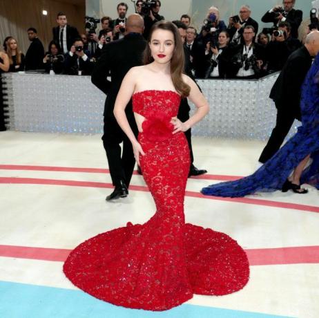 new york, new york 1. toukokuuta kaitlyn dever osallistuu vuoden 2023 met-gaalaan juhlimassa karl lagerfeld a line kauneus Metropolitan Museum of Artissa 1. toukokuuta 2023 new yorkissa kuva: jeff kravitzfilmmagic