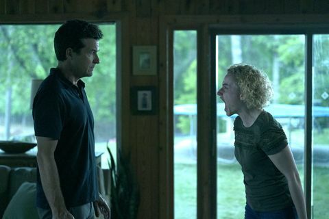 ozark l to r jason Bateman martin 'marty' byrdena, julia garner ruth langmorena ozark cr steve dietlnetflixin jaksossa 407 © 2021