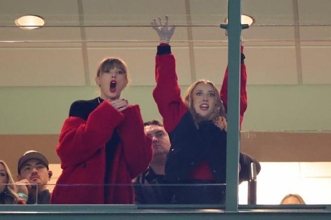 Huultenlukijat ajattelevat, että Taylor Swift huusi "Tule Trav!" Chiefs Gamen aikana
