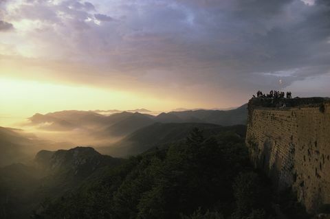 Auringonnousu Montsegur-linnan yli