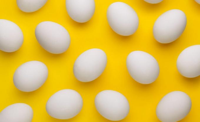Full Frame Shot munat keltaisella taustalla