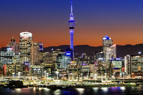 Auckland, Uusi-Seelanti - kaupunkikuva yöllä