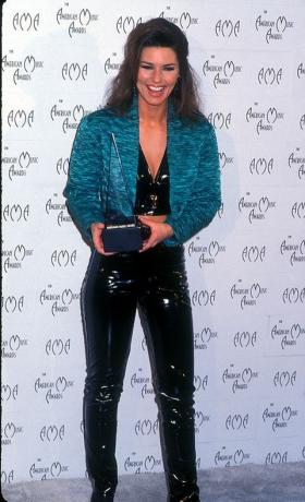 tiedostokuva Shania Twainista American Music Awardsissa los angelesissa vuonna 1996 kuva barry kingwireimage