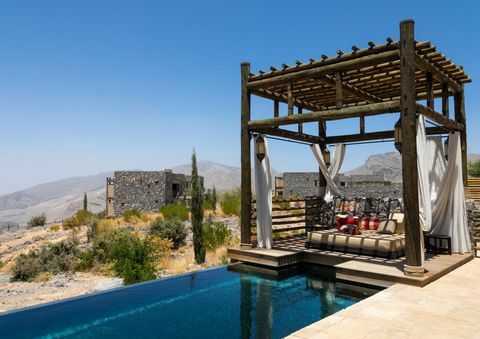 alila jabal akhdar -hotellilla huvila uima-altaalla, al hajar-vuoret, jebel akhdar, omn