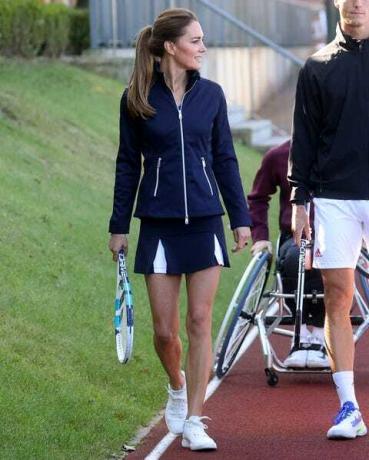 Kate Middleton ﻿ltan kansallisessa tenniskeskuksessa kuninkaallisen tapahtuman aikana syyskuussa 2021, esitellen urheilutyyliään