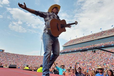 Garth Brooks on vuoden 2017 eniten palkattu maataiteilija