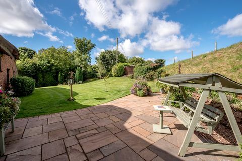 Combe Florey - Taunton - Somerset - mökki - patio - OnTheMarket.com